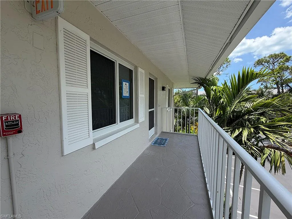 2 bed, 2.0 bath, 1100 sqft, $4,500 — Photo 3