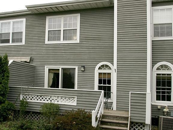 3rd image of 147 Woodstream Ct