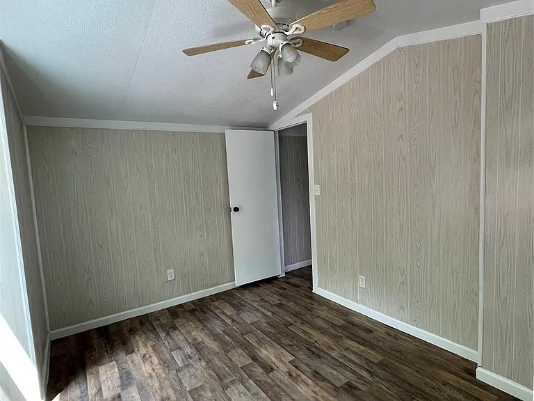 433 Capricorn Dr — Photo 25