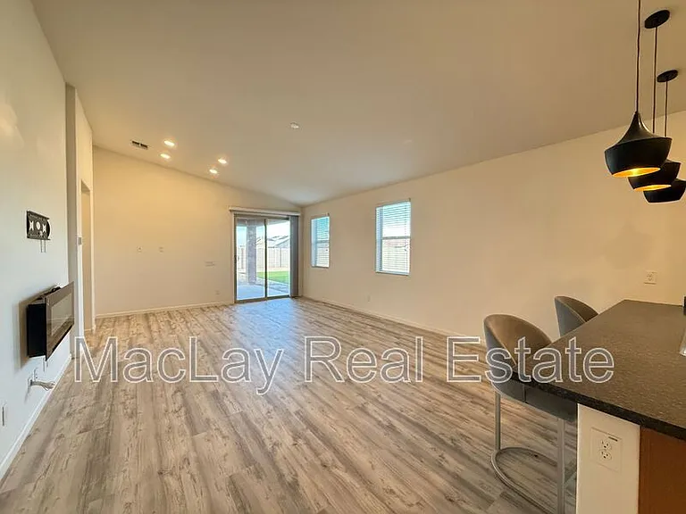 2372 E Dust Devil Dr — Photo 9