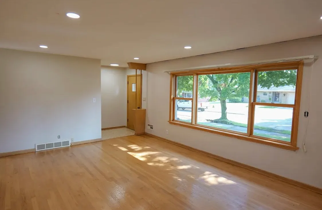 3 bed, 1600 sqft, $2,500 — Photo 3
