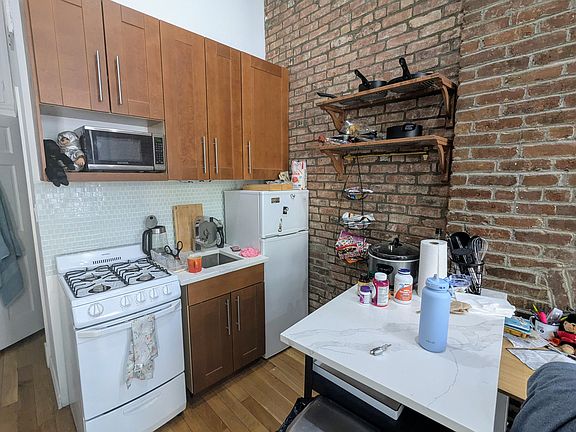 4th image of 340 W 71st St APT 2A