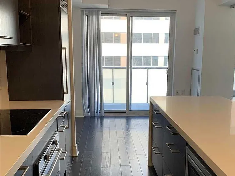 1080 Bay St #1111 — Photo 9