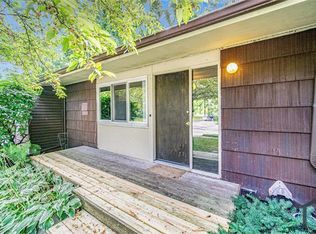 1020 Traver Ct, Ann Arbor, MI 48105