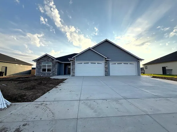 2853 Crystal Lake Dr, Salina, KS 67401