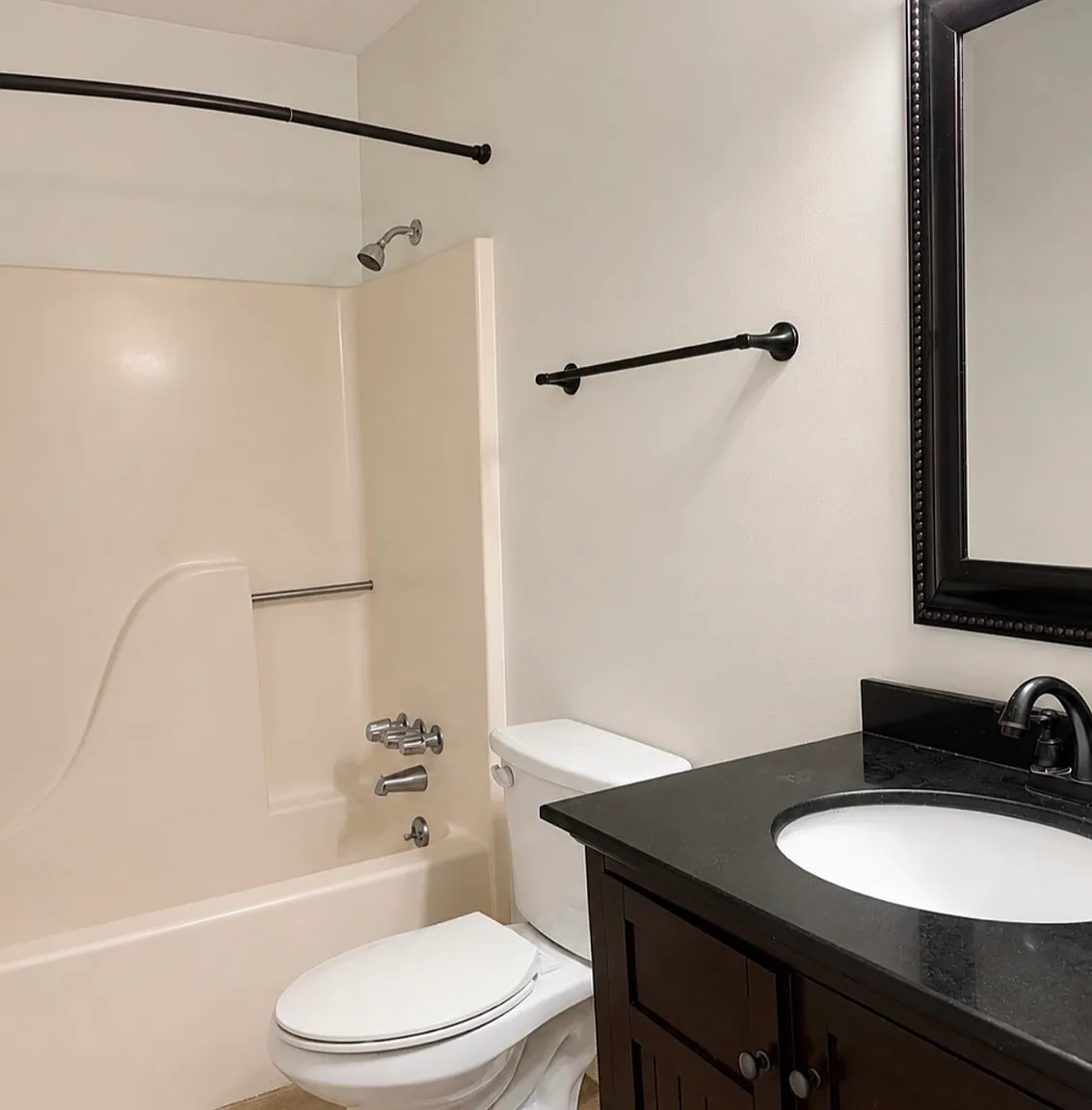 353 Seagraves Dr — Photo 4