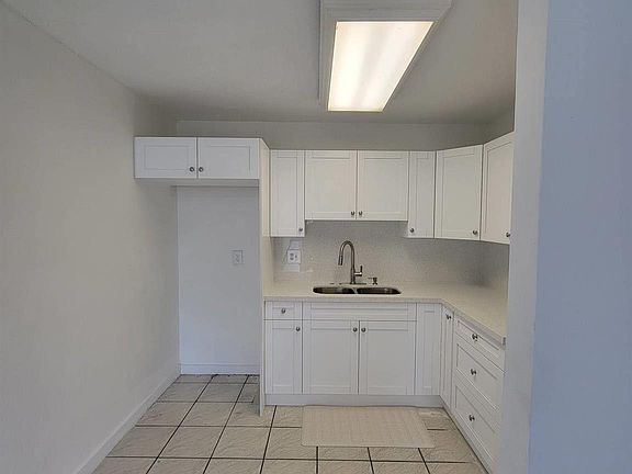 2nd image of 5050 SW 40th Ave #1