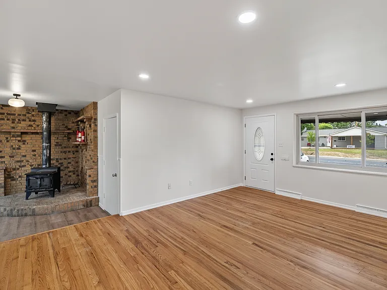 1206 W 6th Ave — Photo 3