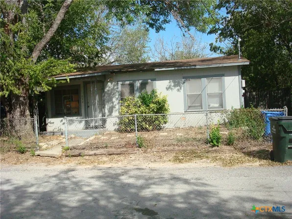 228 Lopez St, Seguin, TX 78155