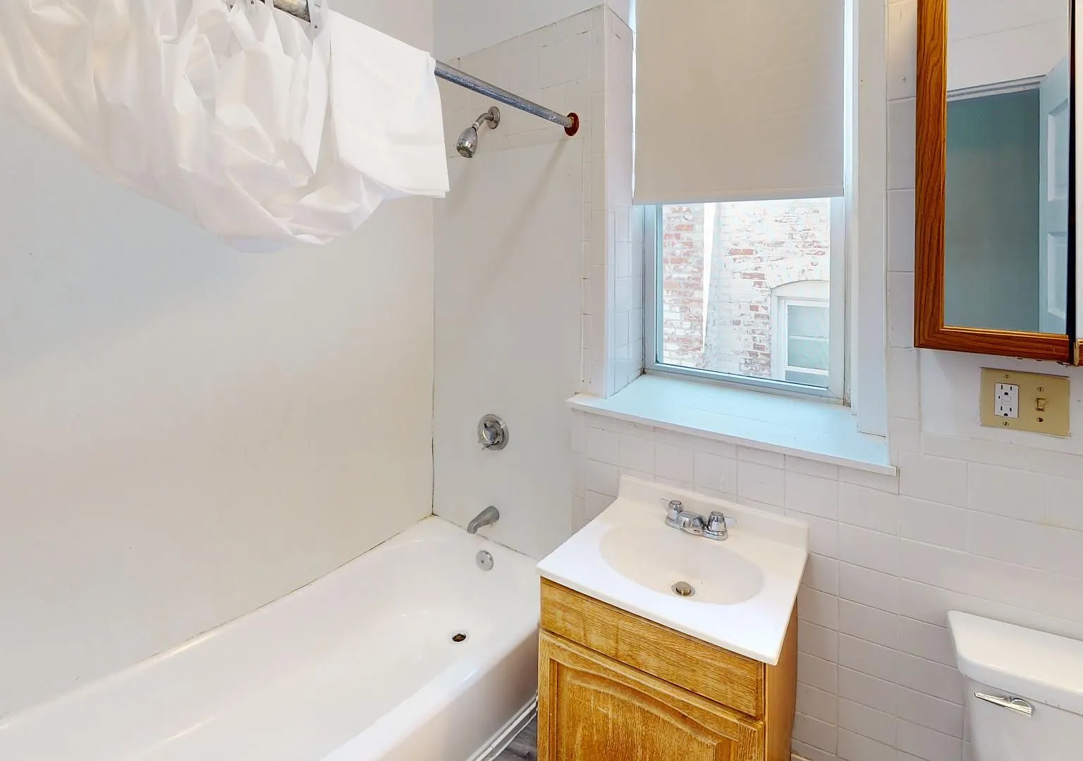 Beautiful spacious unit with great location in Brighton/Brookline border available 9/1/26 — Photo 2