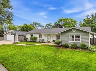 927 E Sayles Dr, Palatine, IL 60074