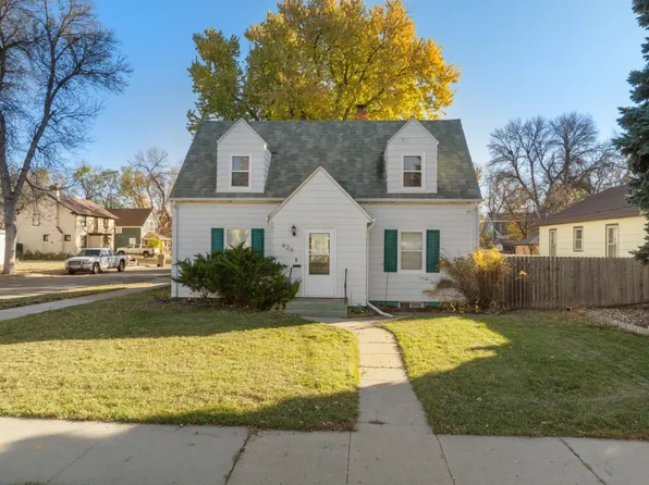 626 1st St NE, Minot, ND 58703