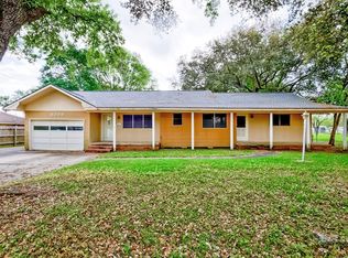 6330 Garner St, Groves, TX 77619