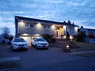 133 Harbor Ln, Massapequa Park, NY 11762