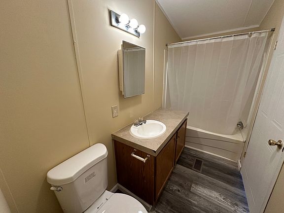 2nd image of 2803 Landsend Ln