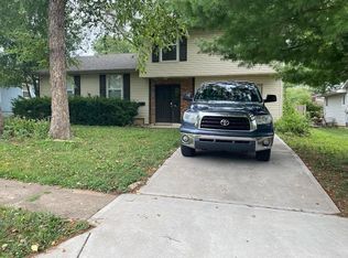 8215 Grandview St, Overland Park, KS 66204