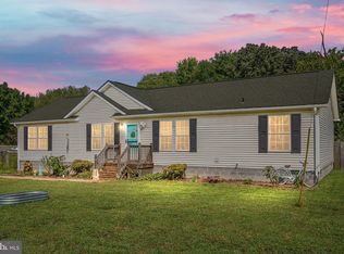 135 Barracks Beach Dr, Colonial Beach, VA 22443