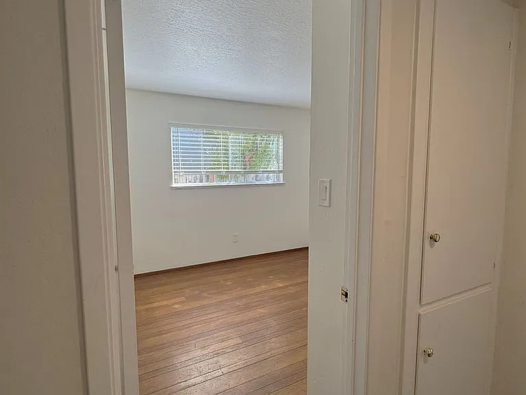 936 Constitution Dr — Photo 15