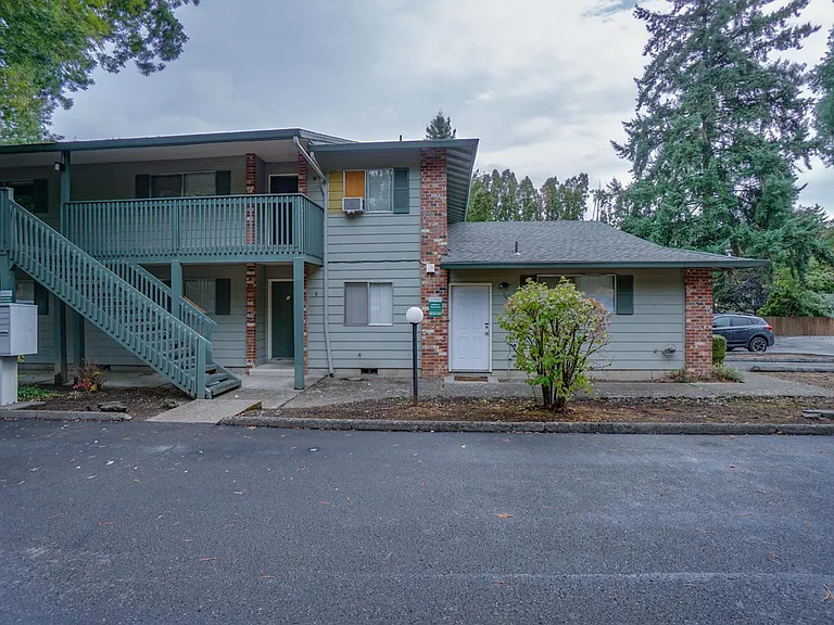 Charwin Court Apartments — Photo 63