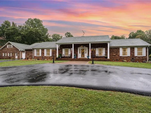 195 Oak Ln, State Road, NC 28676