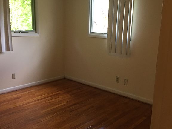 4th image of 810 Woodmont Dr