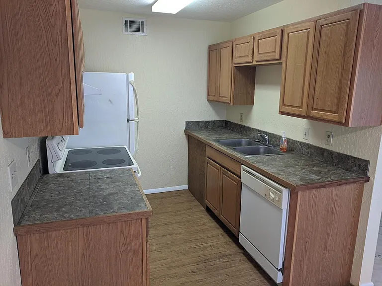 1321 Tree Ridge Ln NE — Photo 3