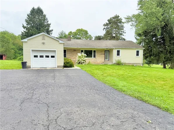 555 Mercer New Wilmington Rd, Mercer, PA 16137