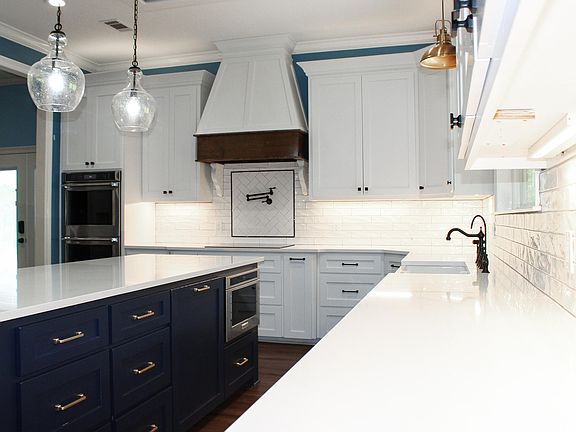 3rd image of 38 Bedford Forrest Ln