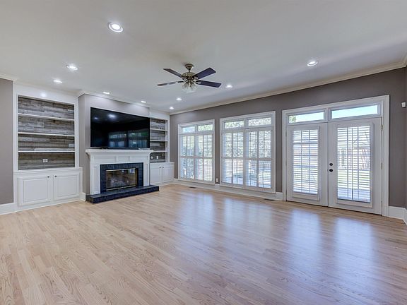2nd image of 96 Oak Brook Dr