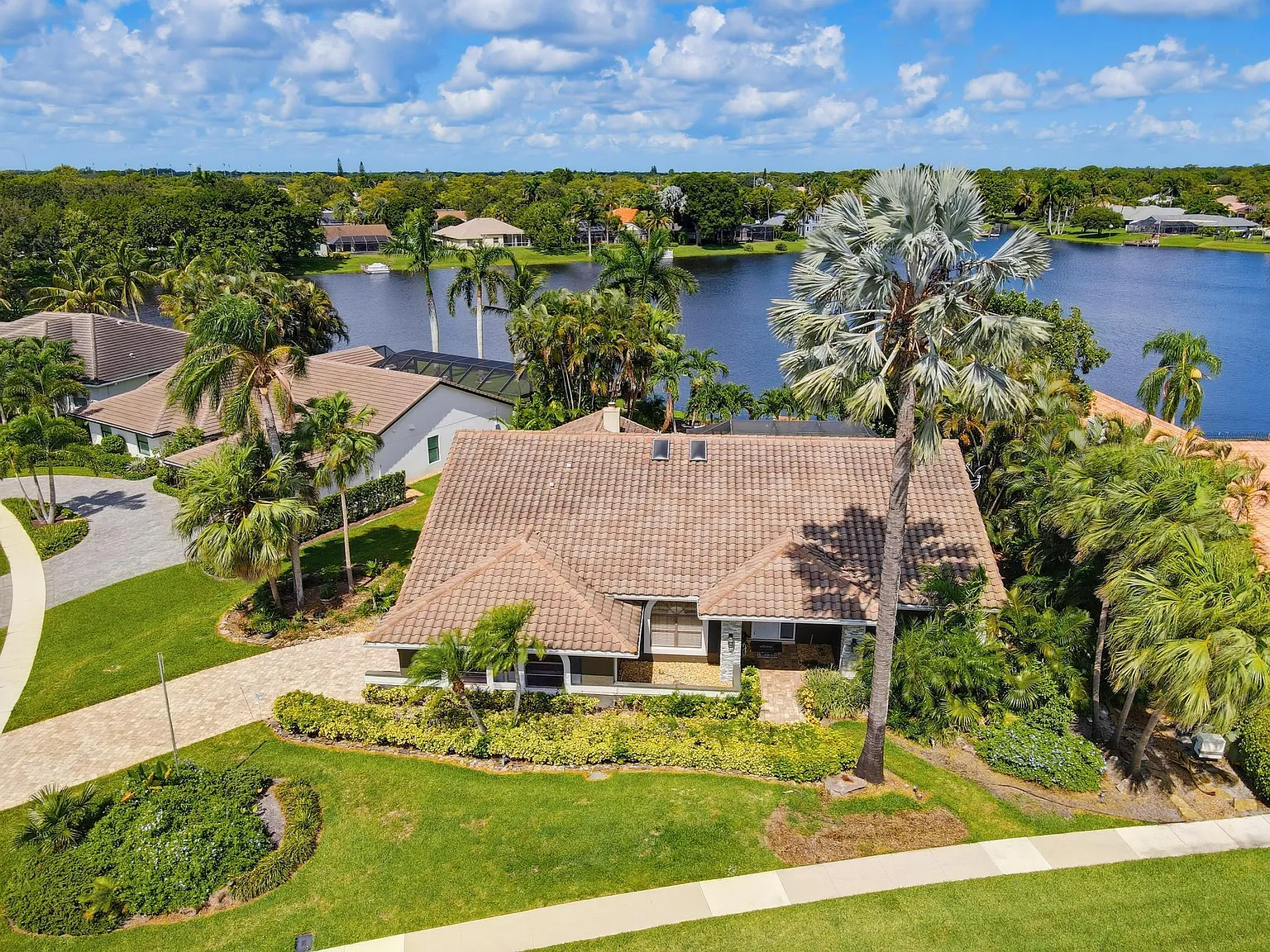 4 bed, 2.5 bath, 2723 sqft, $8,000 — Photo 1