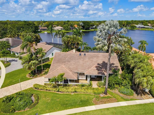 1619 Wiltshire Village Dr, Wellington, FL 33414