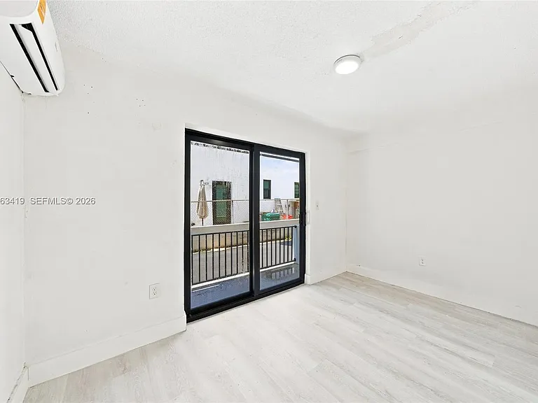 635 SW 7th Ct #4 — Photo 27
