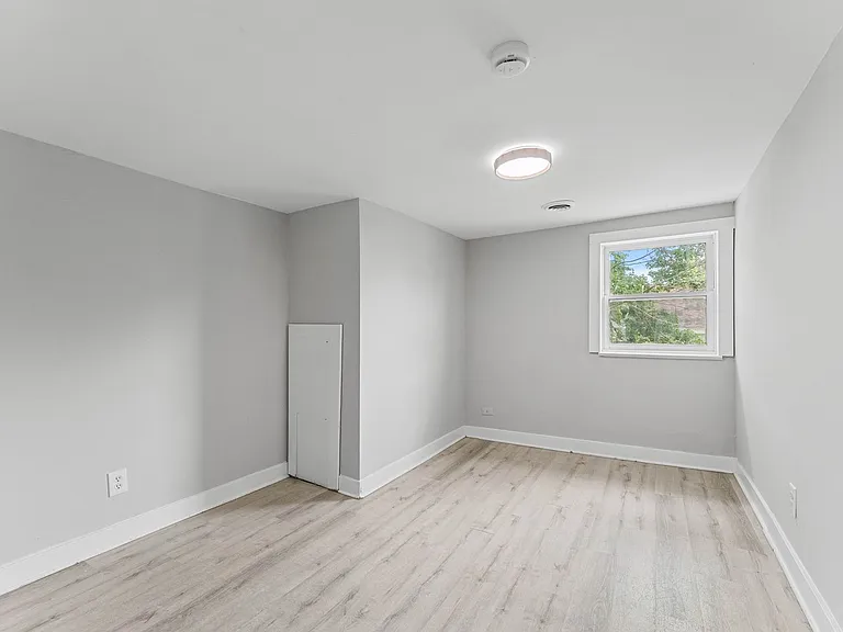 120 S Main St — Photo 14