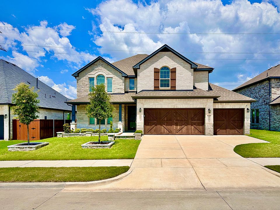 Front exterior | Lawn care included