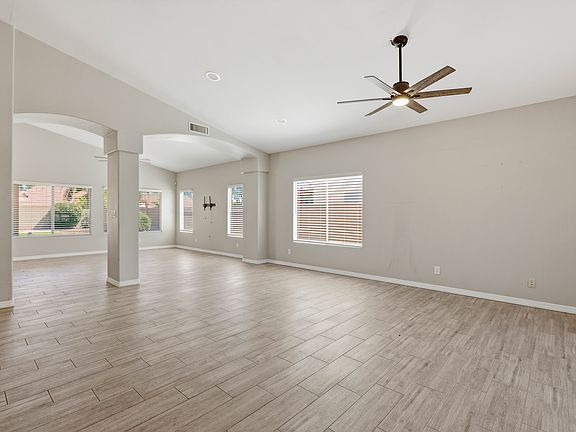 4th image of 1274 E Lake Dr