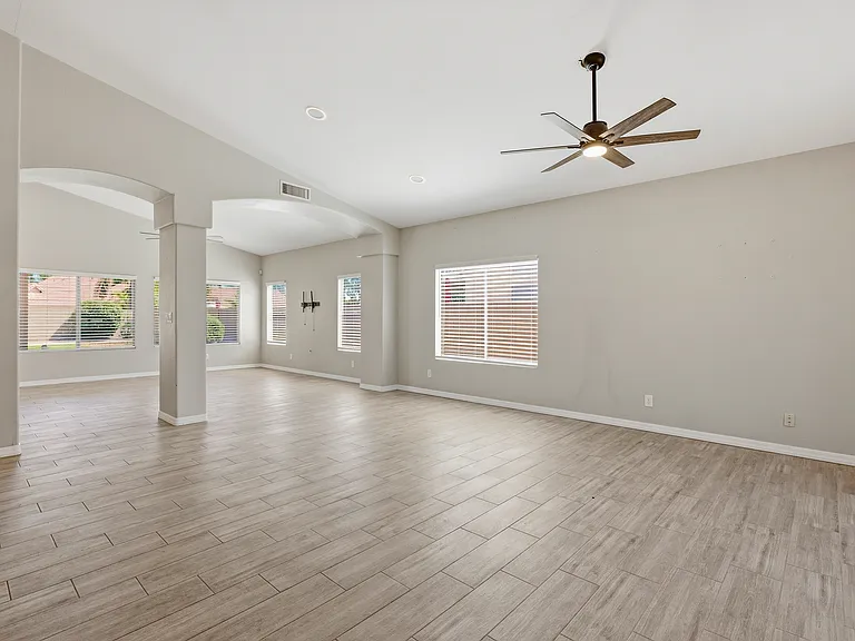 1274 E Lake Dr — Photo 4