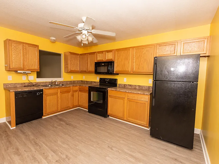 104 Streamwood Dr — Photo 6