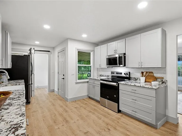 1079 Fairview Rd NW — Photo 10