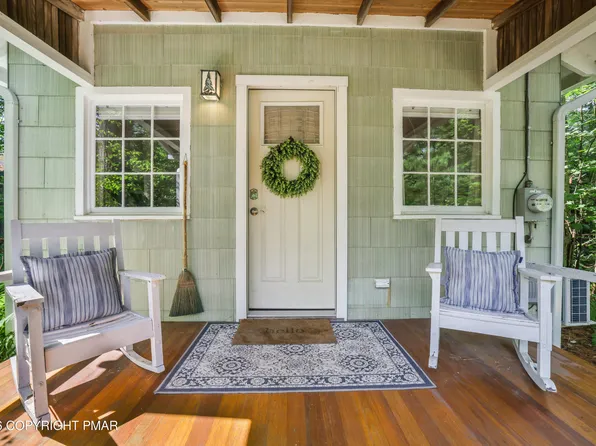 221 John St, Pocono Pines, PA 18350