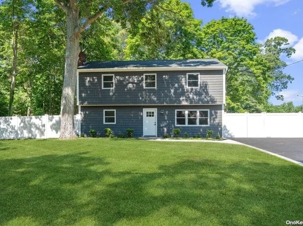 68 Van Bomel Boulevard, Oakdale, NY 11769