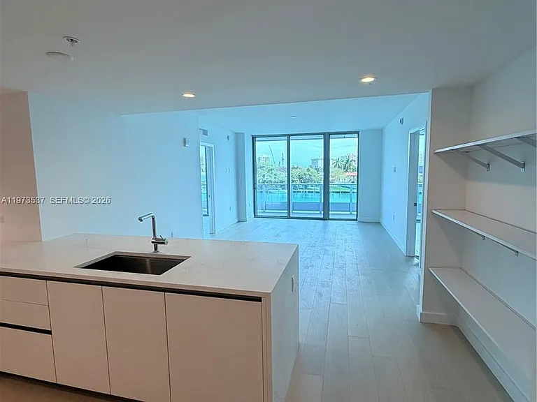 9201 E Bay Harbor Dr #309 — Photo 9