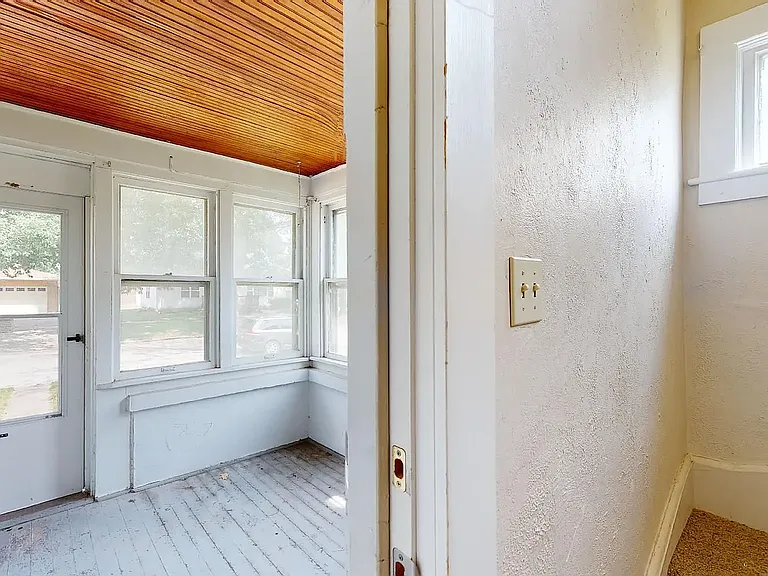 521 Crawford St — Photo 9