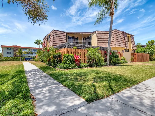 44 Springdale Circle, Palm Springs, FL 33461