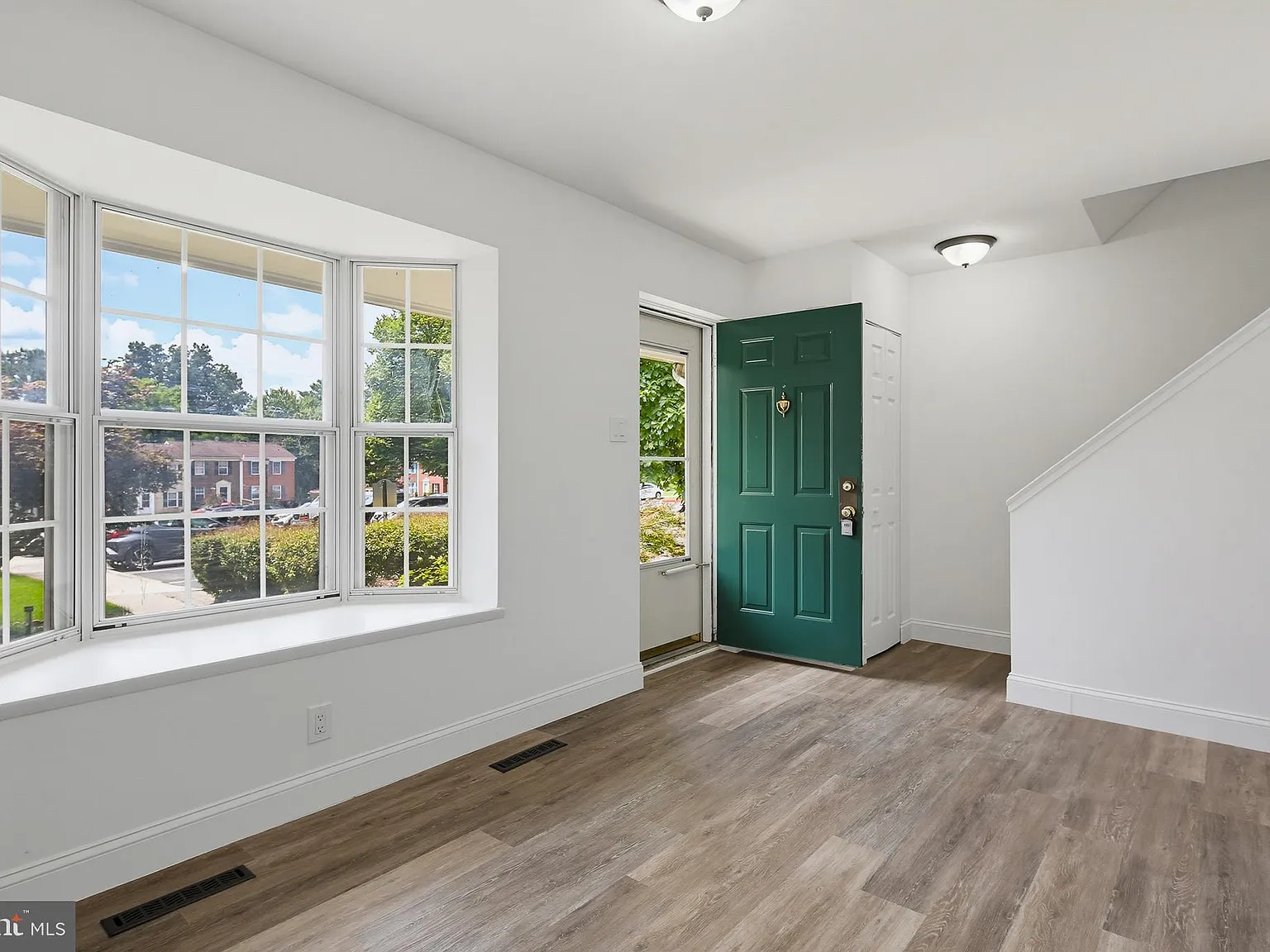 3 bed, 1.5 bath, 1080 sqft, $2,500 — Photo 3