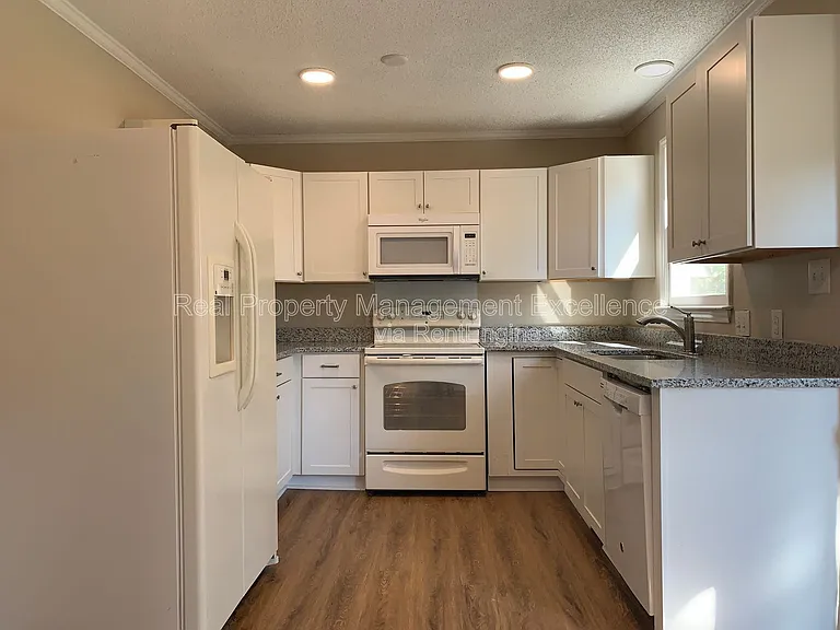 4437 Whisperwood Dr — Photo 5
