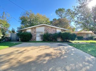 703 N Oak St #A, Arlington, TX 76011