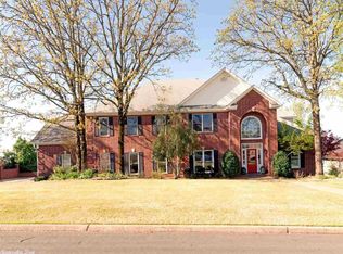 13909 Belle Pointe Dr, Little Rock, AR 72212