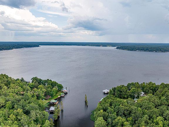 3rd image of 182 Lake Dr