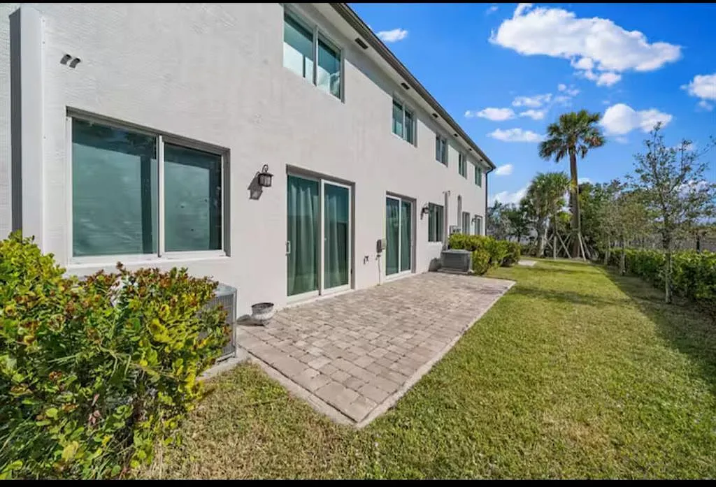 4 bed, 2.5 bath, 1387 sqft, $2,750 — Photo 3