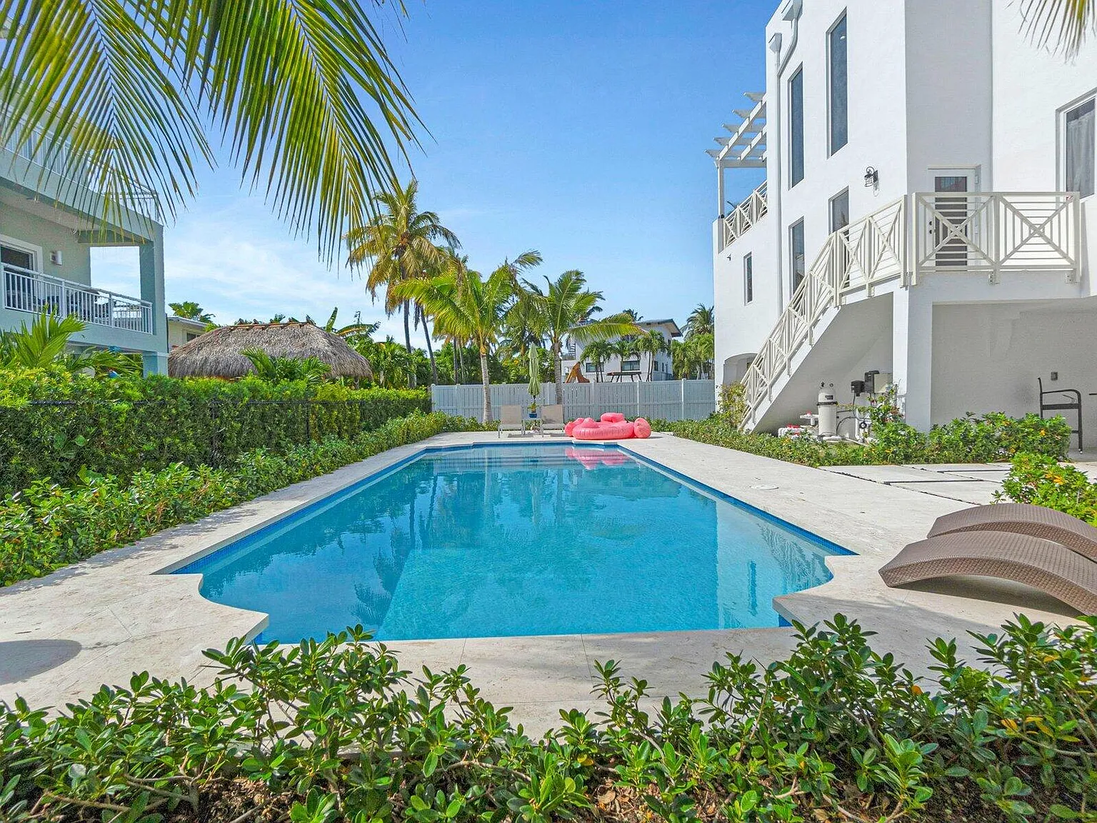 3 bed, 2.5 bath, $6,900 — Photo 2